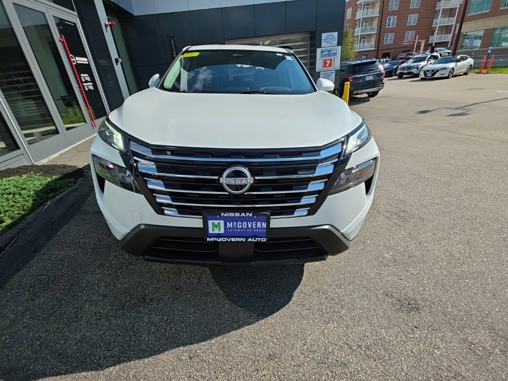 Certified 2026 Nissan Rogue SV AWD/4WD image 9