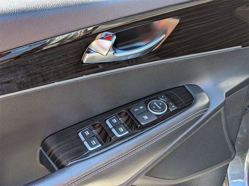 Used 2020 Kia Sorento S image 12