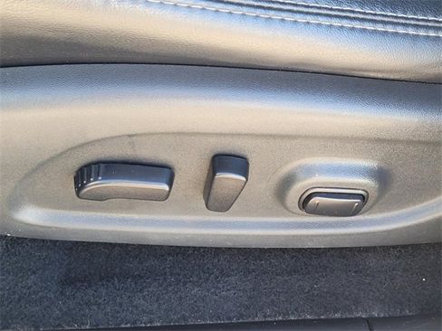 Used 2019 Nissan Pathfinder SL image 17