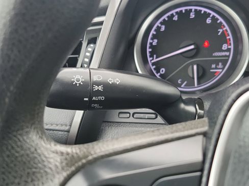 Used 2021 Toyota Camry LE image 22