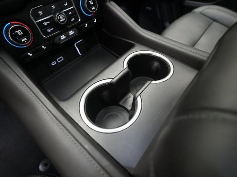 Used 2022 Chevrolet Suburban LT image 18