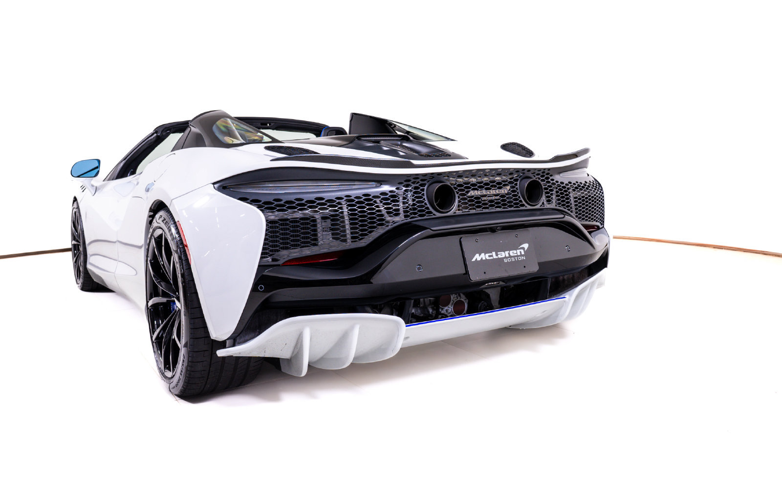 Used 2025 McLaren Artura Spider RWD image 13