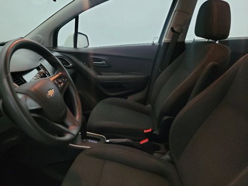 Used 2017 Chevrolet Trax LS AWD/4WD image 17
