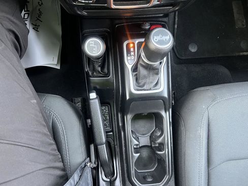 Used 2019 Jeep Wrangler Unlimited Sport image 18