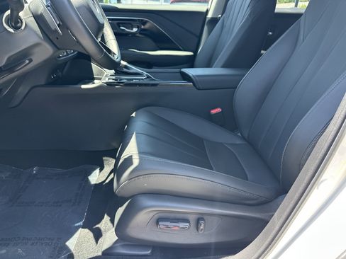 Certified 2025 Acura ADX FWD image 9
