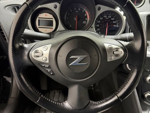 Used 2009 Nissan 370Z Touring image 14