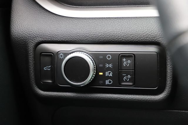 Used 2023 Ford Explorer XLT AWD/4WD image 38