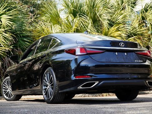 Used 2023 Lexus ES 350 w/ Premium Package image 4