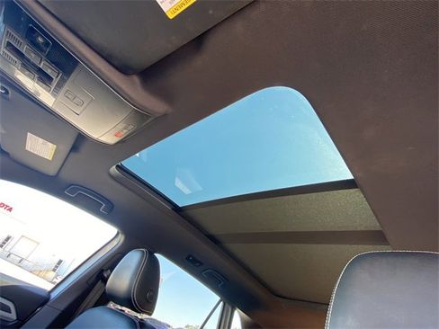 Used 2023 Volkswagen Atlas Cross Sport SEL R-Line image 31