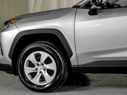 Used 2022 Toyota RAV4 LE image 12