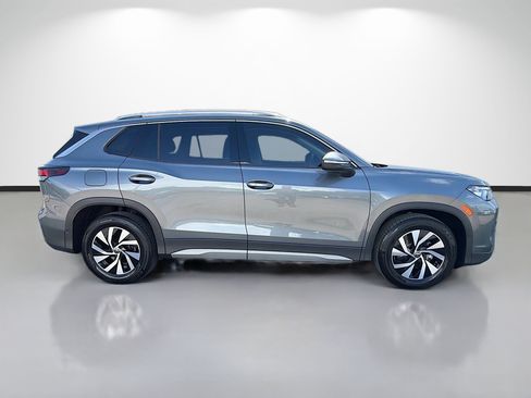 Used 2025 Volkswagen Tiguan S FWD image 2