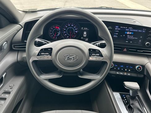 Used 2021 Hyundai Elantra SEL FWD image 14