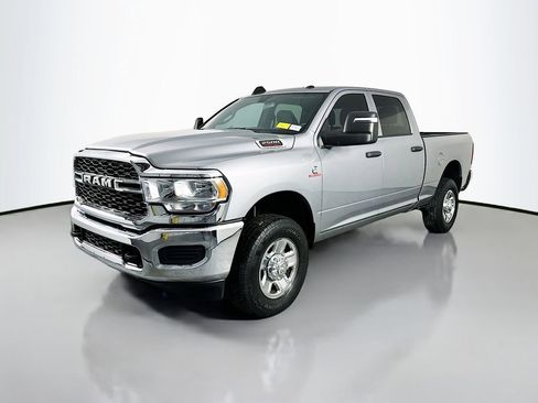 Used 2024 RAM 2500 Tradesman w/ Chrome Appearance Group AWD/4WD image 3