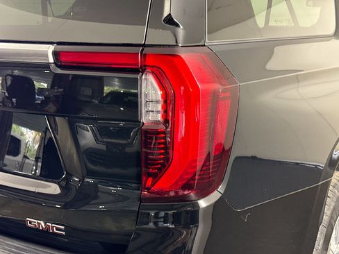 Used 2025 GMC Yukon XL Denali RWD image 34
