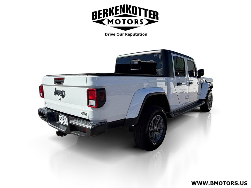 Used 2023 Jeep Gladiator Overland w/ Cold Weather Group AWD/4WD image 3