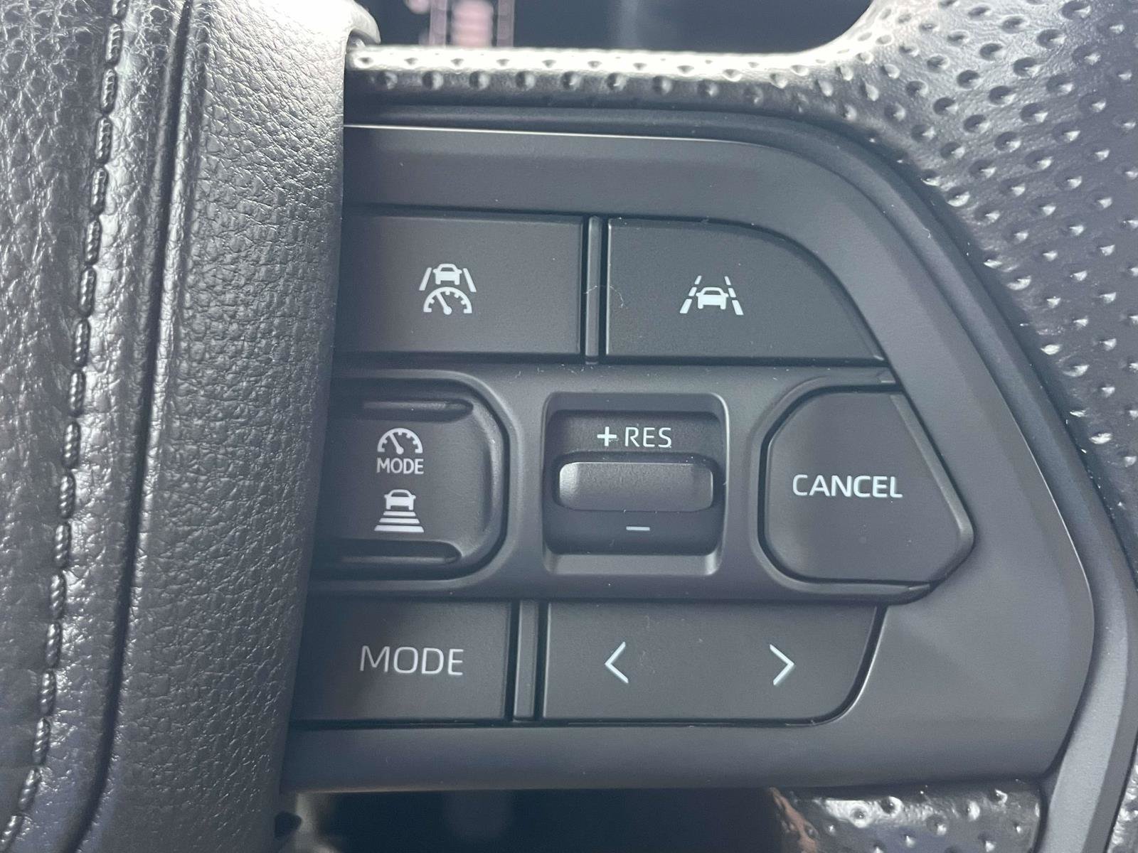 Used 2025 Toyota Tacoma SR5 AWD/4WD image 21