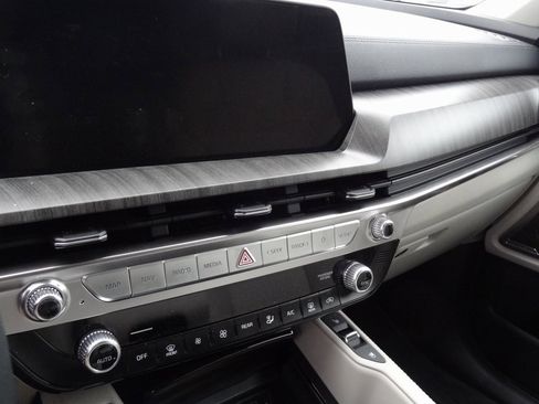 Used 2025 Kia Telluride EX image 7