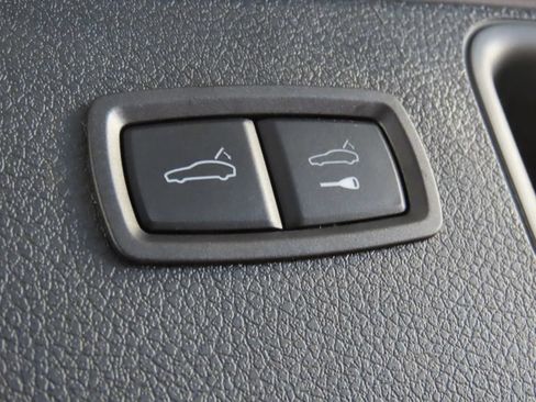 Certified 2026 Porsche Macan AWD/4WD image 49