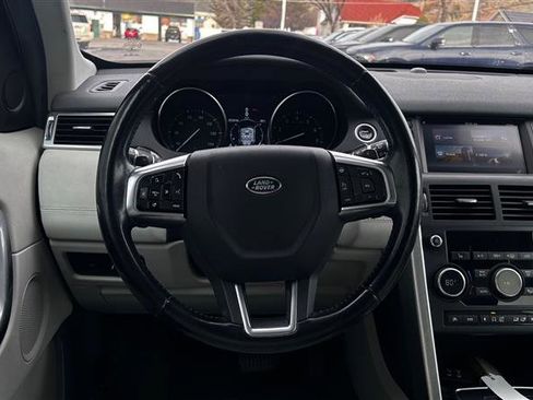 Used 2017 Land Rover Discovery Sport SE image 9