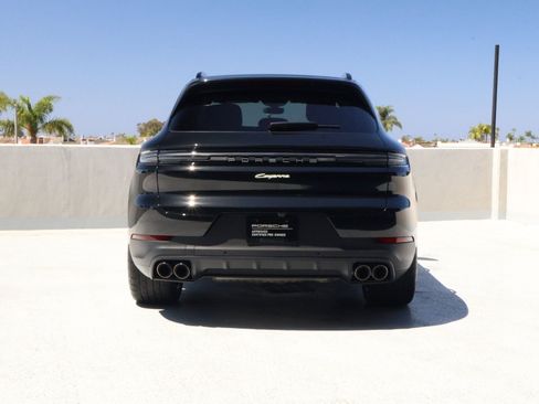 Certified 2025 Porsche Cayenne E-Hybrid AWD/4WD image 10