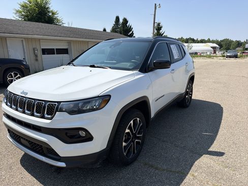 Used 2023 Jeep Compass Limited AWD/4WD image 7