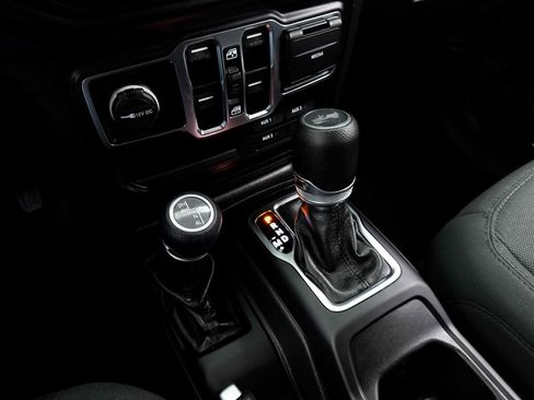 Used 2022 Jeep Wrangler Unlimited Sport AWD/4WD image 21