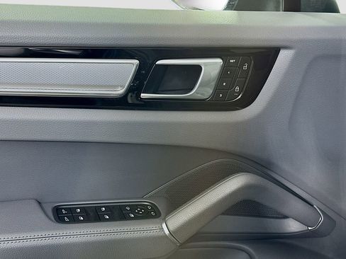Certified 2023 Porsche Cayenne S Platinum image 20