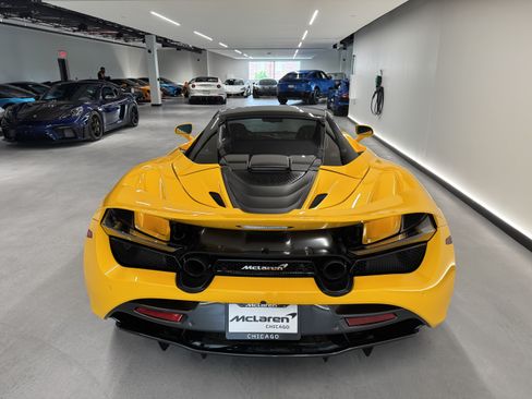 Used 2022 McLaren 720S Spider RWD image 4