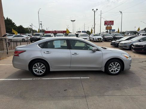 Used 2015 Nissan Altima 2.5 S w/ Power Driver Seat Package FWD image 4