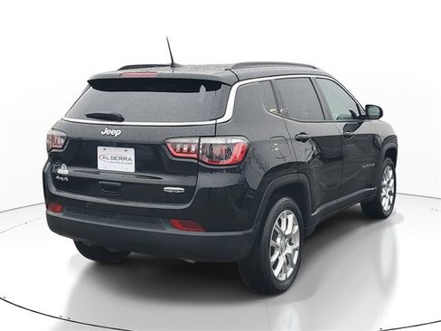 Used 2023 Jeep Compass Latitude image 4