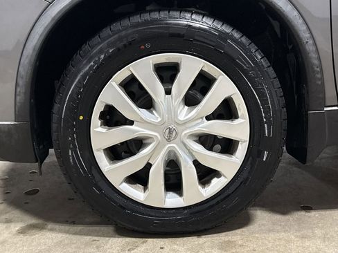 Used 2018 Nissan Rogue S AWD/4WD image 26