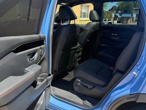 Used 2025 Honda Pilot TrailSport image 13
