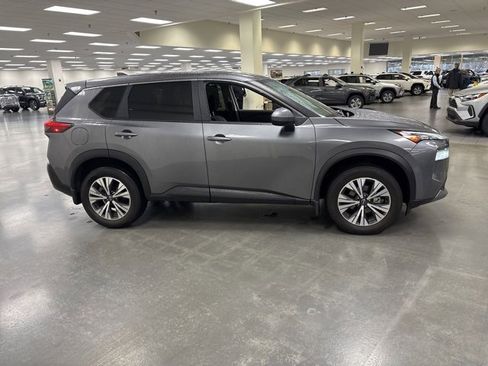 Used 2023 Nissan Rogue SV image 8