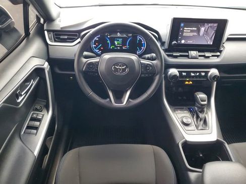 Used 2023 Toyota RAV4 SE image 16