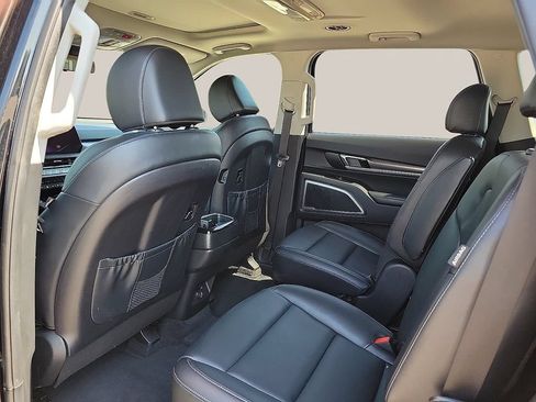 Used 2025 Kia Telluride S FWD image 9