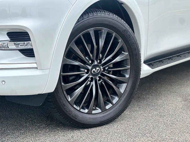 Used 2023 INFINITI QX80 Sensory w/ All-Season Package AWD/4WD image 2