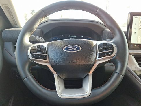 Certified 2025 Ford Explorer Active w/ Active Comfort Package image 17