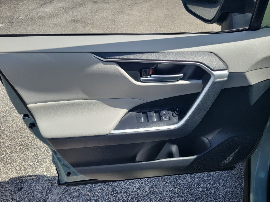 Used 2020 Toyota RAV4 XLE Premium FWD image 12