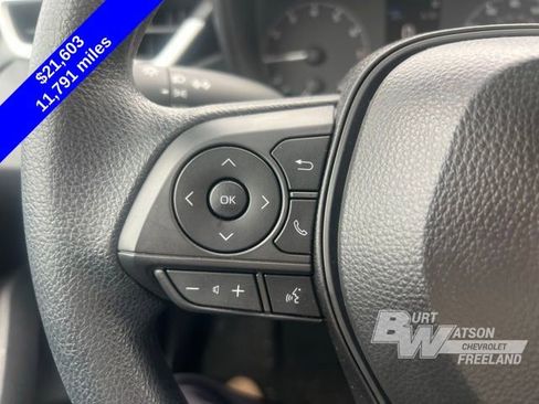 Used 2025 Toyota Corolla LE image 14