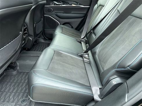 Used 2023 Jeep Grand Cherokee Trailhawk image 20