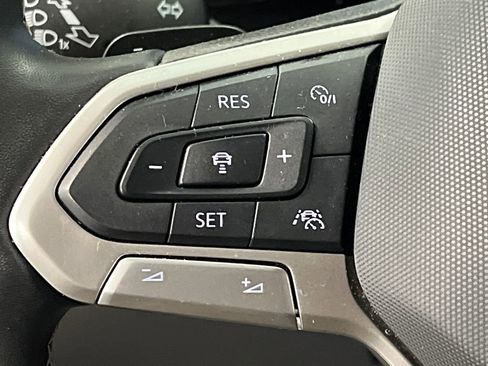 Used 2024 Volkswagen Atlas SE image 48