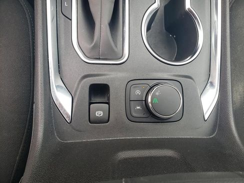 Used 2023 Chevrolet Traverse LT image 30