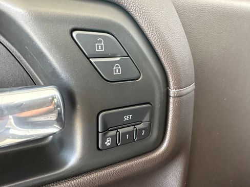 Used 2021 Chevrolet Silverado 1500 LTZ w/ LTZ Convenience Package II AWD/4WD image 12