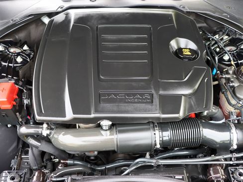 Used 2018 Jaguar XE Premium RWD image 39