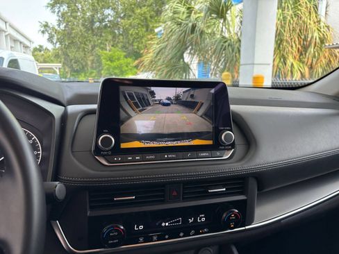 Used 2025 Nissan Rogue SV FWD image 25