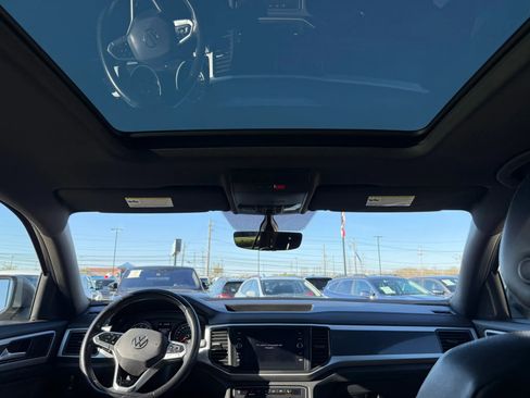 Used 2021 Volkswagen Atlas Cross Sport SE w/ Panoramic Sunroof Package image 39