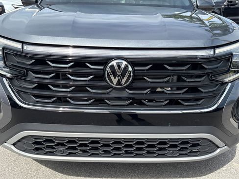 Used 2024 Volkswagen Atlas Cross Sport SE w/ Panoramic Sunroof Package FWD image 11