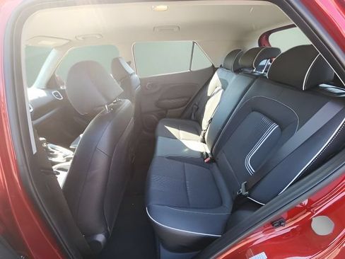 Used 2024 Hyundai Venue Limited FWD image 12