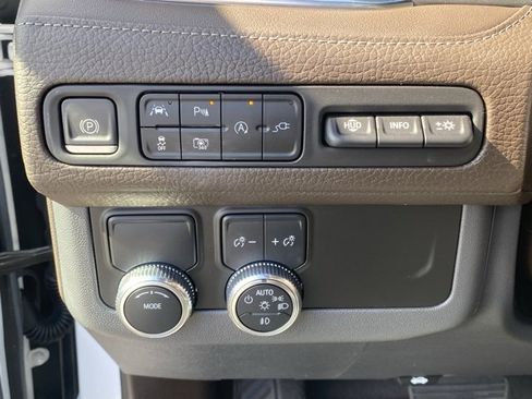 Used 2022 GMC Yukon Denali image 25