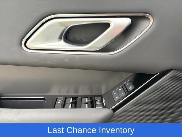 Used 2025 Land Rover Range Rover Velar Dynamic SE AWD/4WD image 4